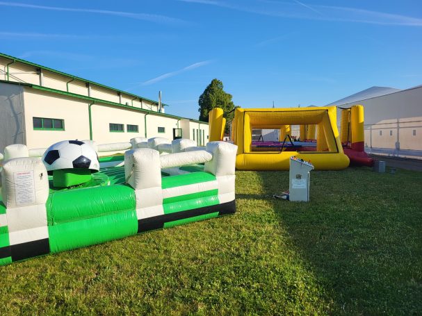 Fußball-Rodeo und Menschenkicker zur miete Halle Salle in einer Schule Fußball-Rodeo und Menschenkicker zur miete Halle Salle in einer Schule